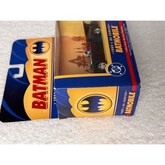 CORGI 1960's DC Comics BATMOBILE 1:43rd Scale. NIB. #77301 - Picture 3 of 7